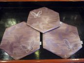 りんずに刺しゅうの小紋